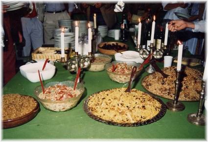 Festliche Tafel mit orientalischen Gerichten